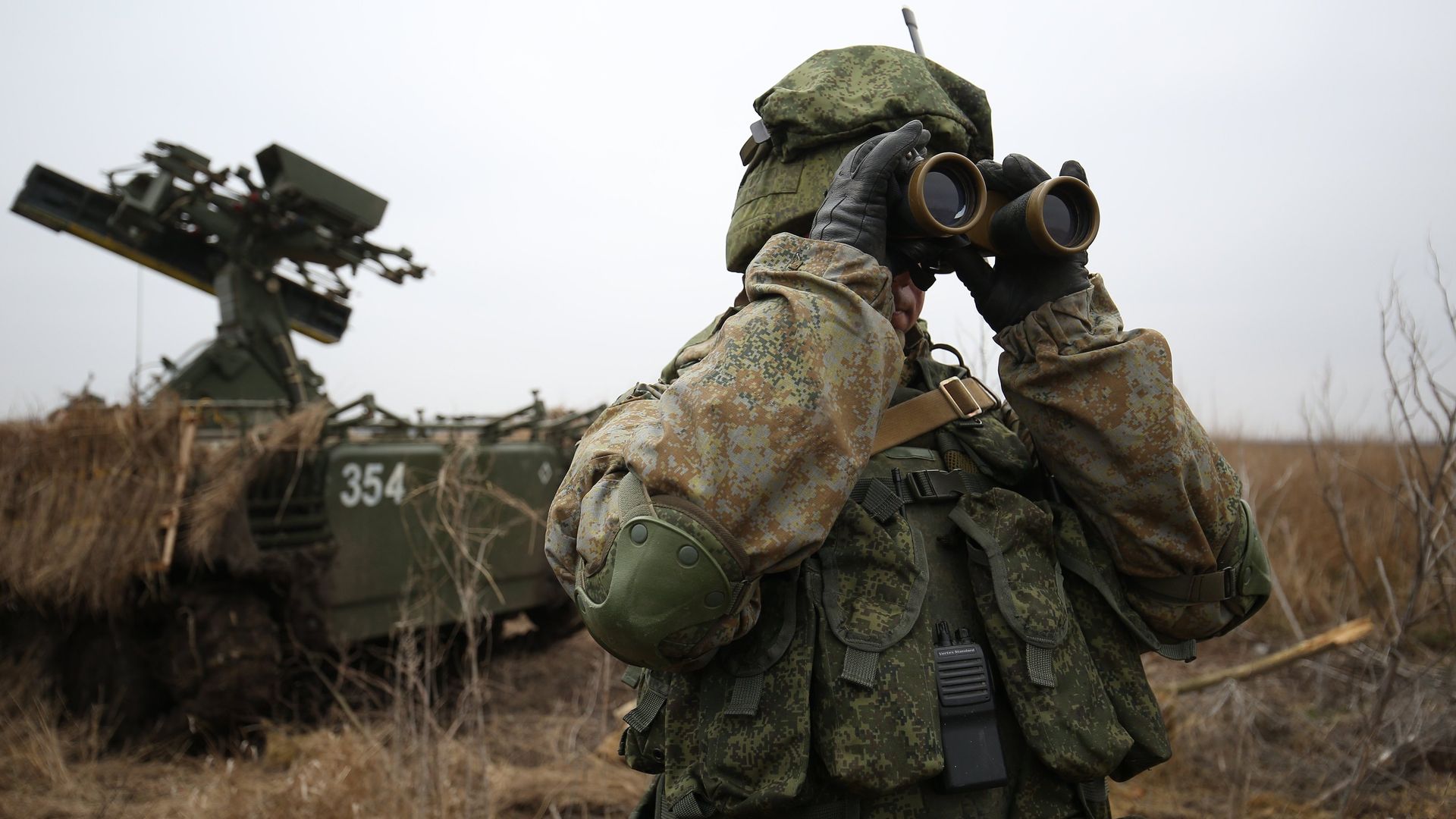 Военнослужащие во время тактико-специальных учений подразделения противовоздушной обороны воздушно-десантной дивизии Военнослужащие во время тактико-специальных учений подразделения противовоздушной обороны воздушно-десантной дивизии - РИА Новости, 1920, 02.11.2020