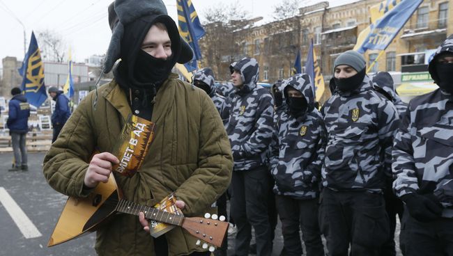 Украинские националисты проводят митинг возле российского посольства в Киеве, Украина. 18 марта 2018 Украинские националисты проводят митинг возле российского посольства в Киеве, Украина. 18 марта 2018