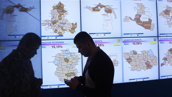 Экраны со статистикой явки избирателей на выборах президента РФ по регионам в информационном центре Центральной избирательной комиссии РФ. 18 марта 2018 Экраны со статистикой явки избирателей на выборах президента РФ по регионам в информационном центре Центральной избирательной комиссии РФ. 18 марта 2018