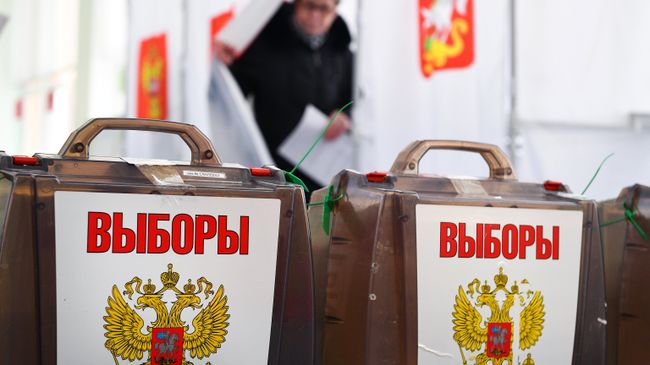 Урны на выборах президента РФ на избирательном участке №13-06 в Москве. 18 марта 2018 Урны на выборах президента РФ на избирательном участке №13-06 в Москве. 18 марта 2018