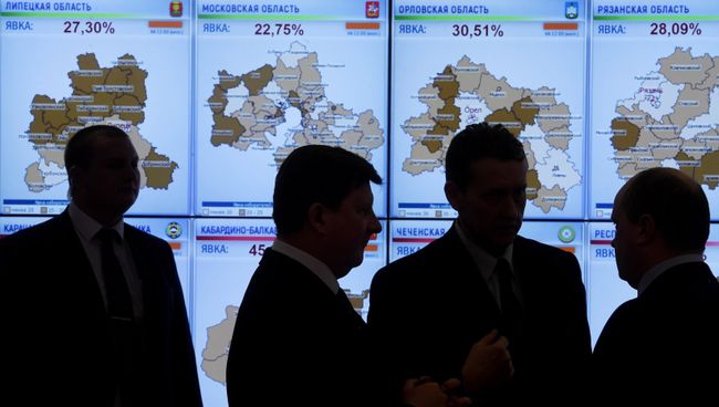 Экраны со статистикой явки избирателей на выборах президента РФ по регионам в информационном центре Центральной избирательной комиссии РФ. 18 марта 2018 Экраны со статистикой явки избирателей на выборах президента РФ по регионам в информационном центре Центральной избирательной комиссии РФ. 18 марта 2018