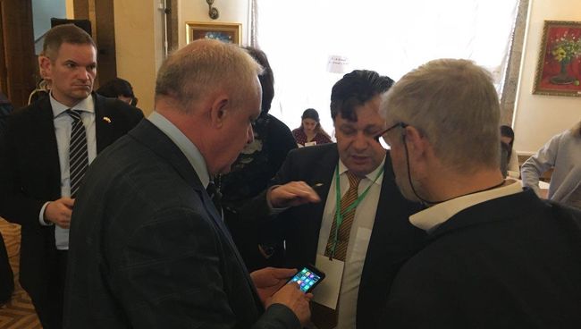 Представители ФРГ и Норвегии наблюдают за голосованием на участке № 99 в Севастополе, Крым. 18 марта 2018 Представители ФРГ и Норвегии наблюдают за голосованием на участке № 99 в Севастополе, Крым. 18 марта 2018