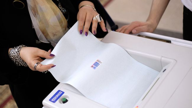 Комплексы обработки избирательных бюллетеней. архивное фото Комплексы обработки избирательных бюллетеней. архивное фото