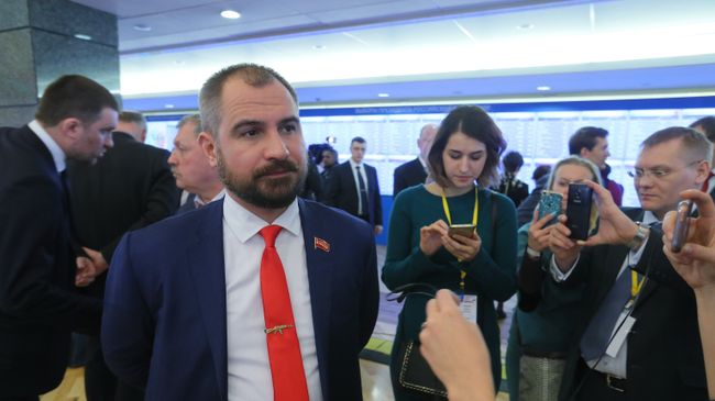 Кандидат в президенты РФ от партии Коммунисты России Максим Сурайкин в ЦИК РФ Кандидат в президенты РФ от партии Коммунисты России Максим Сурайкин в ЦИК РФ