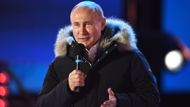 Владимир Путин на митинг-концерте на Манежной площади в Москве, посвященном годовщине воссоединения Крыма с Россией. 18 марта 2018 Владимир Путин на митинг-концерте на Манежной площади в Москве, посвященном годовщине воссоединения Крыма с Россией. 18 марта 2018