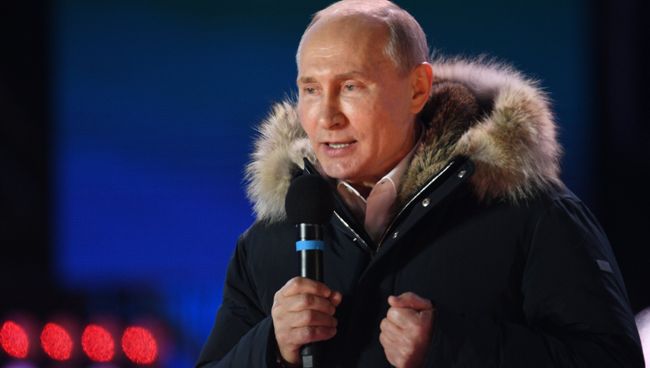 Владимир Путин во время митинга-концерта на Манежной площади в Москве Владимир Путин во время митинга-концерта на Манежной площади в Москве