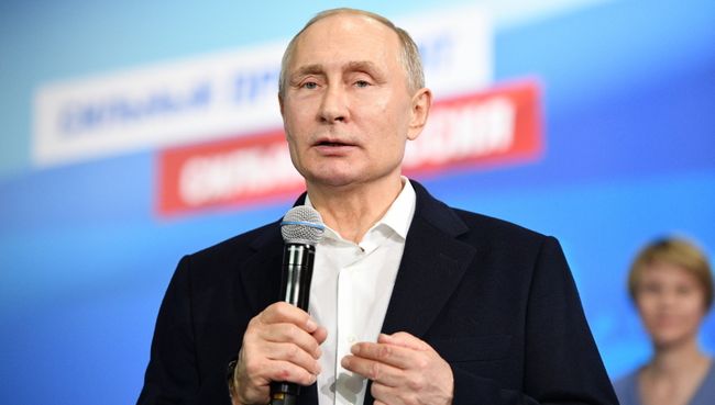Президент РФ Владимир Путин во время посещения своего предвыборного штаба. 18 марта 2018 Президент РФ Владимир Путин во время посещения своего предвыборного штаба. 18 марта 2018
