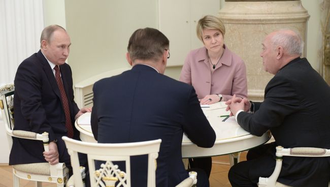 Президент РФ Владимир Путин на встрече с сопредседателями предвыборного штаба кандидата в президенты РФ В. Путина. 19 марта 2018 Президент РФ Владимир Путин на встрече с сопредседателями предвыборного штаба кандидата в президенты РФ В. Путина. 19 марта 2018