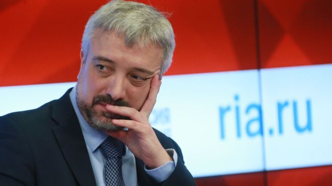 Генеральный директор Русской гуманитарной миссии Евгений Примаков во время обсуждения итогов выборов президента РФ. 19 марта 2018 Генеральный директор Русской гуманитарной миссии Евгений Примаков во время обсуждения итогов выборов президента РФ. 19 марта 2018