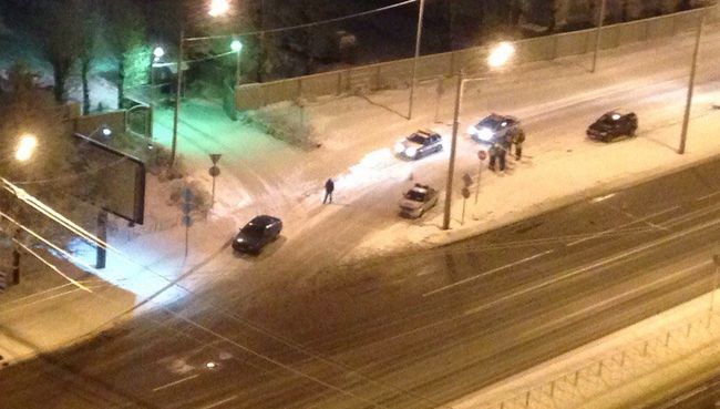 В Санкт-Петербурге водитель Hummer открыл стрельбу по полицейским В Санкт-Петербурге водитель Hummer открыл стрельбу по полицейским