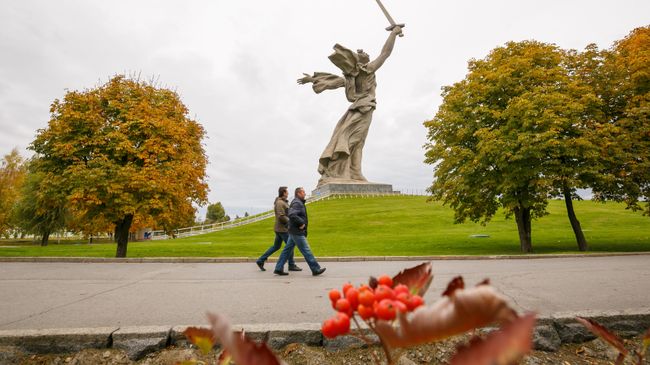 Монумент Родина-мать зовет! на территории историко-мемориального комплекса Мамаев курган в Волгограде Монумент Родина-мать зовет! на территории историко-мемориального комплекса Мамаев курган в Волгограде