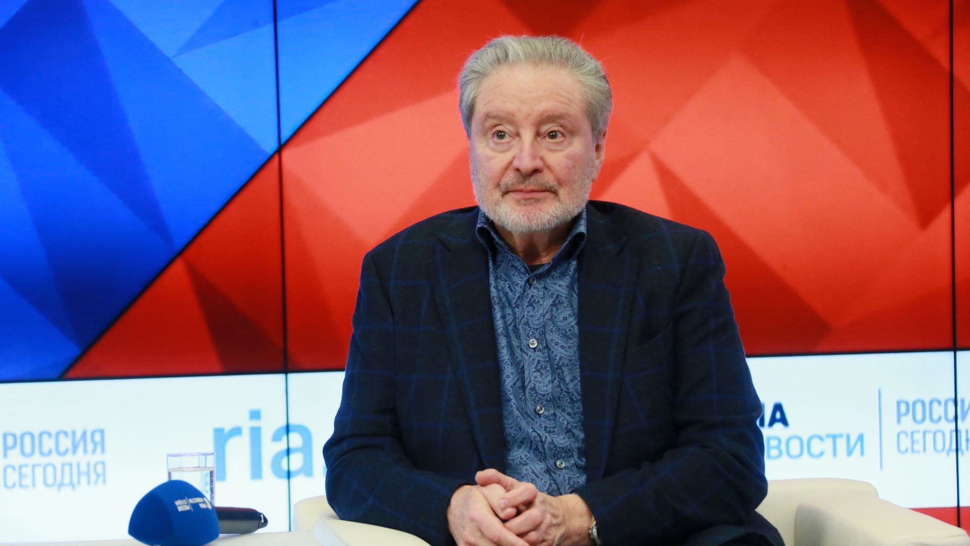 Актер Вениамин Смехов во время творческой встречи в Международном мультимедийном пресс-центре МИА Россия сегодня. 20 марта 2018 Актер Вениамин Смехов во время творческой встречи в Международном мультимедийном пресс-центре МИА Россия сегодня. 20 марта 2018 - РИА Новости, 1920, 27.12.2021
