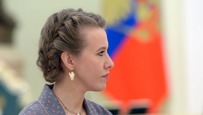 Кандидат в президенты РФ от партии Гражданская инициатива Ксения Собчак перед началом встречи президента РФ Владимира Путина с кандидатами на должность президента РФ Кандидат в президенты РФ от партии Гражданская инициатива Ксения Собчак перед началом встречи президента РФ Владимира Путина с кандидатами на должность президента РФ