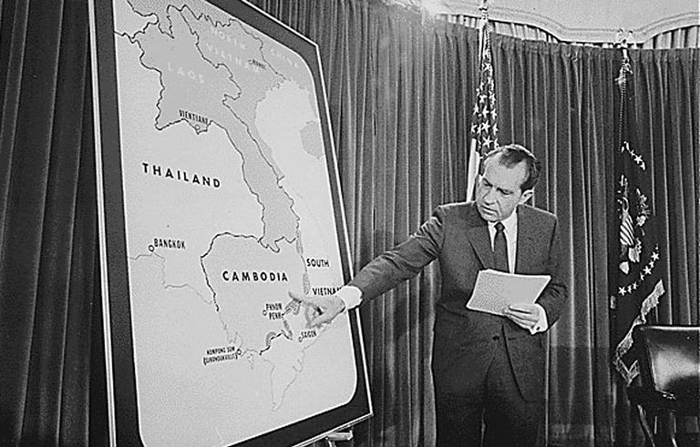 Президент США Ричард Никсон во время пресс-конференции в Вашингтоне. 30 апреля 1970 Президент США Ричард Никсон во время пресс-конференции в Вашингтоне. 30 апреля 1970