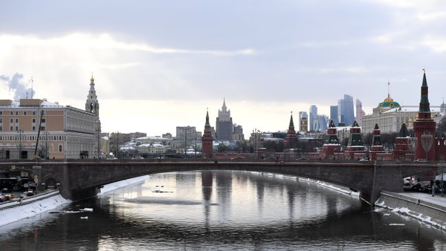 Московский Кремль и Кремлевская набережная Московский Кремль и Кремлевская набережная