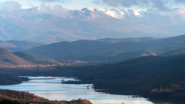 Партизанское водохранилище в Крыму. Архивное фото Партизанское водохранилище в Крыму. Архивное фото