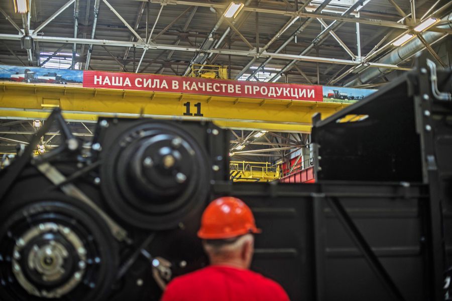 Участок сборки комбайнов Участок сборки комбайнов