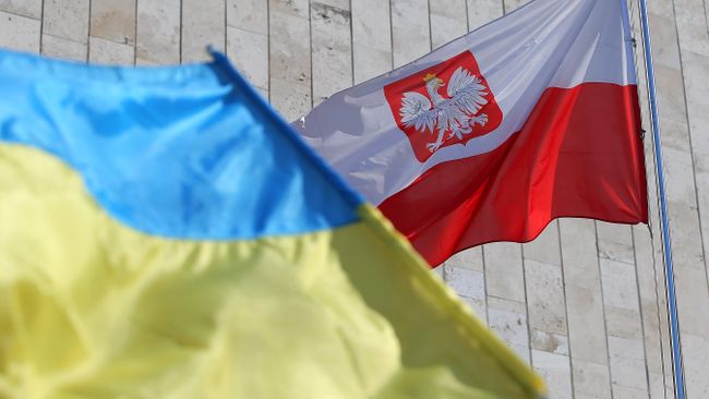 Государственные флаги Украины и Польши у посольства Польши в Киеве. 22 марта 2018 Государственные флаги Украины и Польши у посольства Польши в Киеве. 22 марта 2018