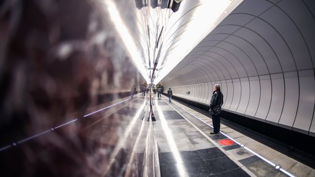 Пассажиры на станции метро Московского метрополитена. Архивное фото Пассажиры на станции метро Московского метрополитена. Архивное фото