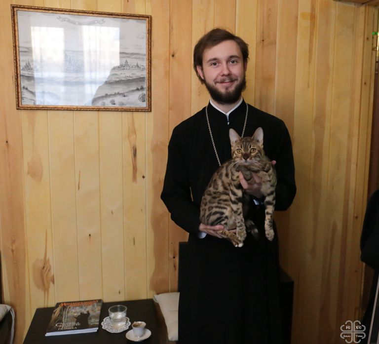 Кот в якутском Спасском монастыре Кот в якутском Спасском монастыре