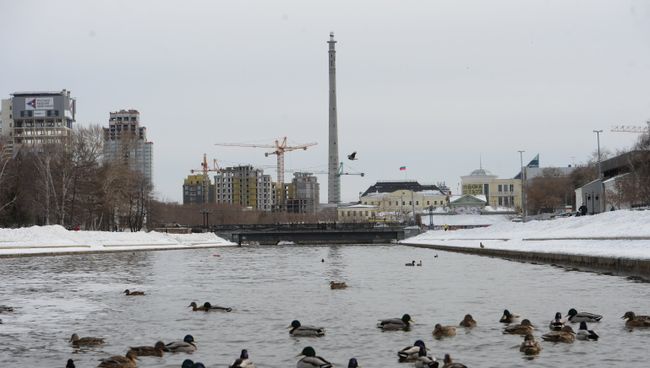 Недостроенная телебашня высотой 210 метров в центе Екатеринбурга. Архивное фото Недостроенная телебашня высотой 210 метров в центе Екатеринбурга. Архивное фото