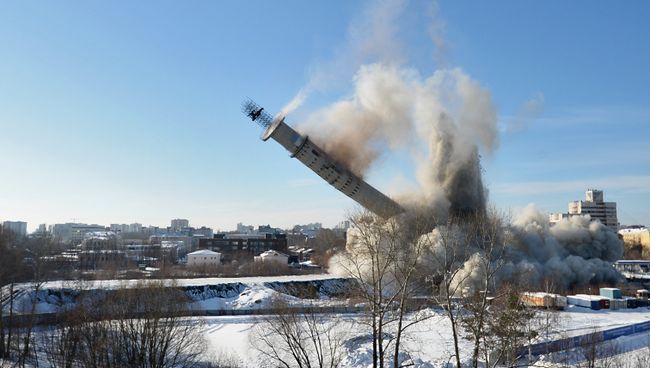 Снос недостроенной телебашни в Екатеринбурге, возведение которое было остановлено в последний год существования СССР
