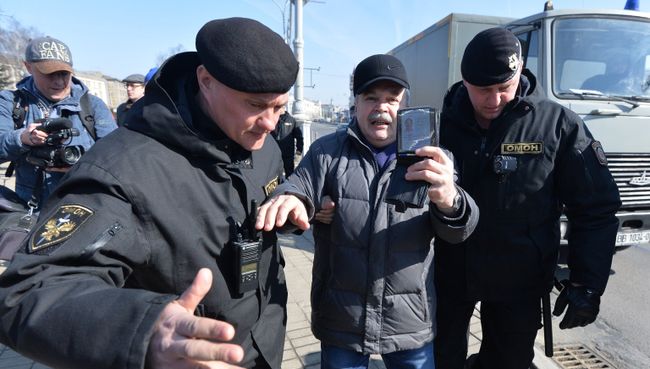 Задержание участника акции протеста День воли, приуроченную к 100-й годовщине Белорусской Народной Республики. 25 марта 2018 Задержание участника акции протеста День воли, приуроченную к 100-й годовщине Белорусской Народной Республики. 25 марта 2018