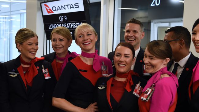 Экипаж борта Qantas 787 Dreamliner, перед своим первым рейсом из Перта в Лондон. 24 марта 2018 Экипаж борта Qantas 787 Dreamliner, перед своим первым рейсом из Перта в Лондон. 24 марта 2018