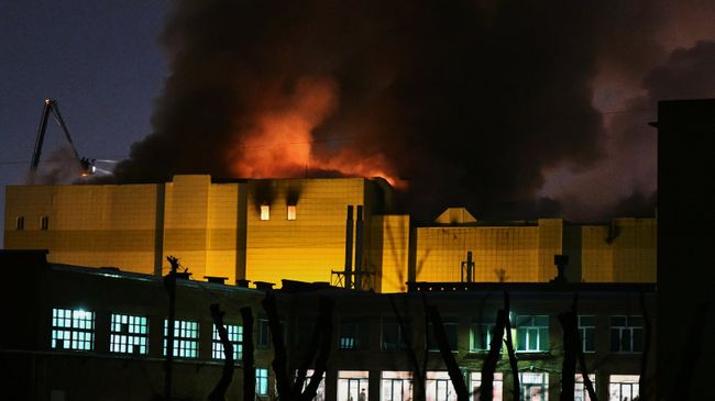 Пожар в торговом центре «Зимняя вишня» в Кемерово Пожар в торговом центре «Зимняя вишня» в Кемерово