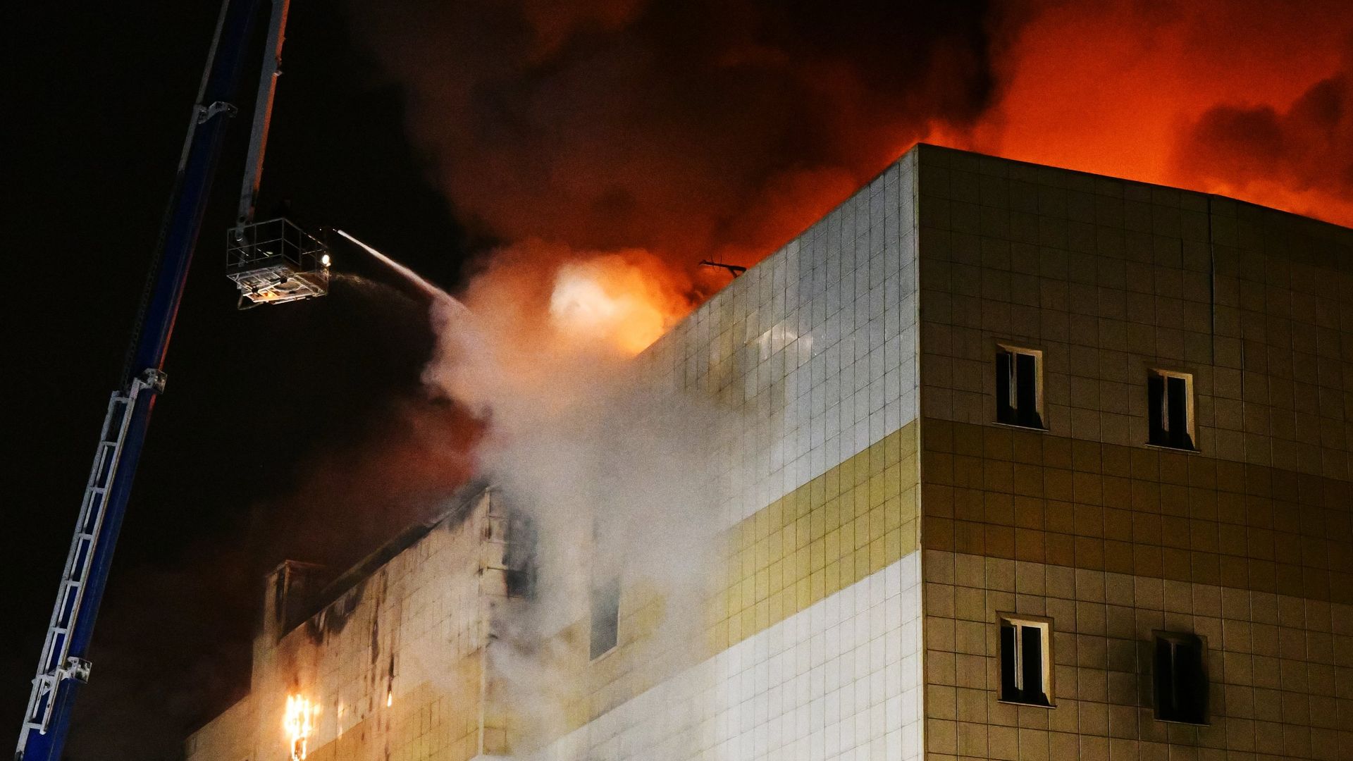 Пожар в торговом центре «Зимняя вишня» в Кемерово Пожар в торговом центре «Зимняя вишня» в Кемерово - РИА Новости, 1920, 25.03.2019