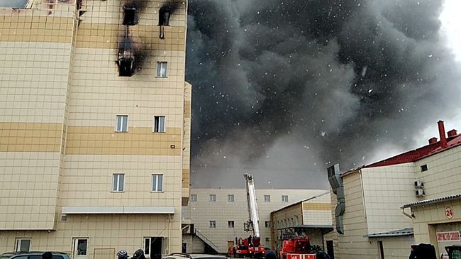 Пожар в здании торгового центра Зимняя вишня в Кемерово. 25 марта 2018 Пожар в здании торгового центра Зимняя вишня в Кемерово. 25 марта 2018