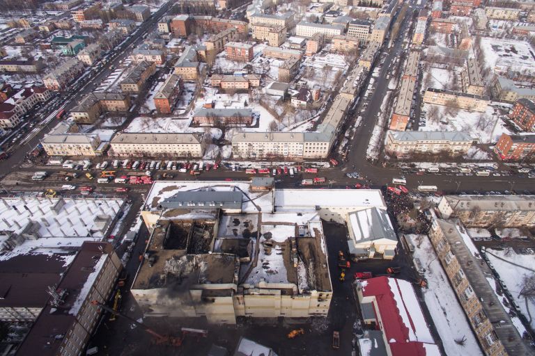 Здание торгового центра Зимняя вишня в Кемерово, где произошел пожар. 26 марта 2018 Здание торгового центра Зимняя вишня в Кемерово, где произошел пожар. 26 марта 2018