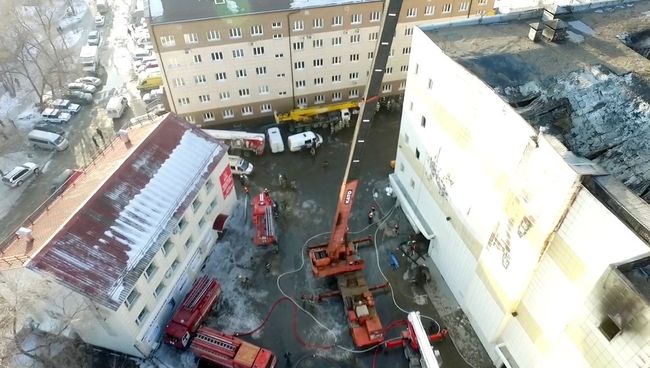 Здание торгового центра Зимняя вишня в Кемерово, где произошел пожар. 26 марта 2018 Здание торгового центра Зимняя вишня в Кемерово, где произошел пожар. 26 марта 2018