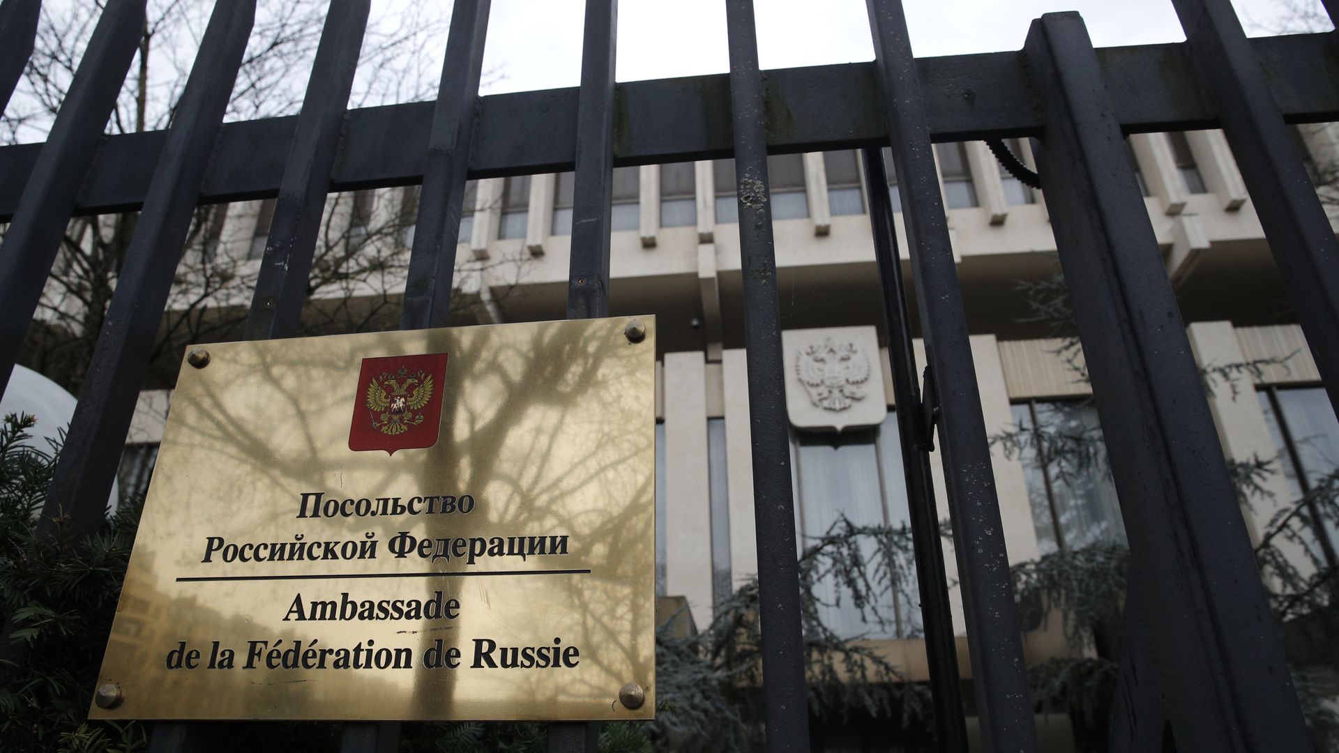 Вывеска на здании посольства РФ во Франции Вывеска на здании посольства РФ во Франции - РИА Новости, 1920, 27.05.2026