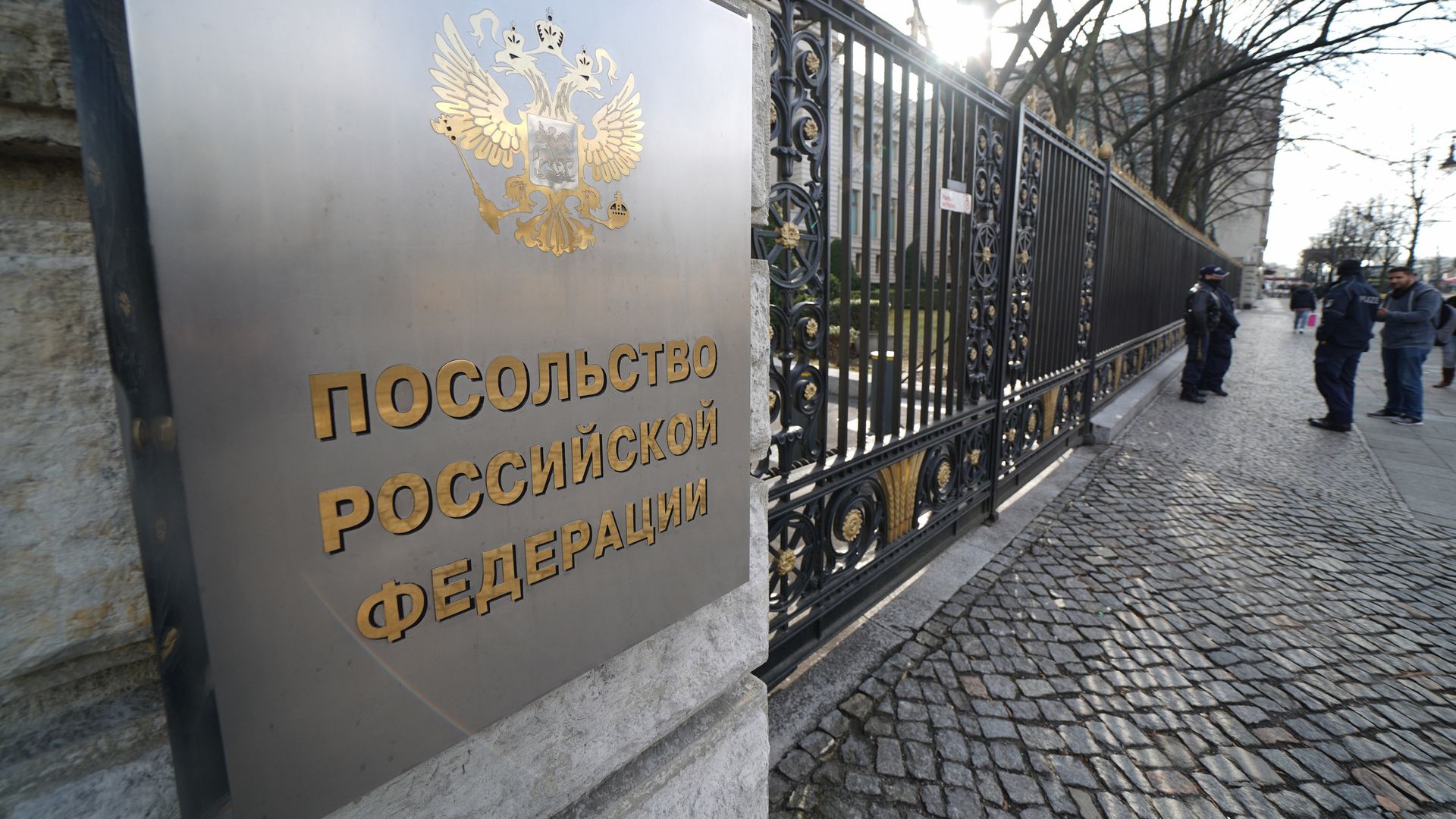 Табличка посольства Российской Федерации в Берлине Табличка посольства Российской Федерации в Берлине - РИА Новости, 1920, 12.10.2026