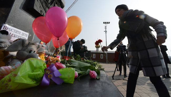 Акция в память о погибших при пожаре в кемеровском ТЦ Зимняя вишня во Владивостоке Акция в память о погибших при пожаре в кемеровском ТЦ Зимняя вишня во Владивостоке