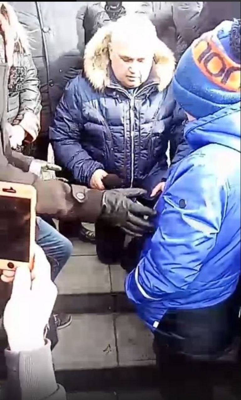 Вице-губернатор Кемеровской области Сергей Цивилев на митинге в память о жертвах пожара в ТЦ Зимняя вишня Вице-губернатор Кемеровской области Сергей Цивилев на митинге в память о жертвах пожара в ТЦ Зимняя вишня