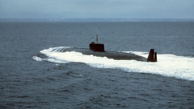 Атомная подводная лодка К-162 (известная позднее также как К-222) на испытаниях Атомная подводная лодка К-162 (известная позднее также как К-222) на испытаниях
