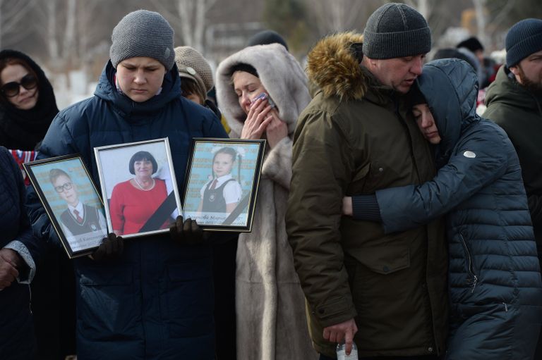 Похороны погибших при пожаре в торговом центре Зимняя вишня в Кемерово. 28 марта 2018 Похороны погибших при пожаре в торговом центре Зимняя вишня в Кемерово. 28 марта 2018