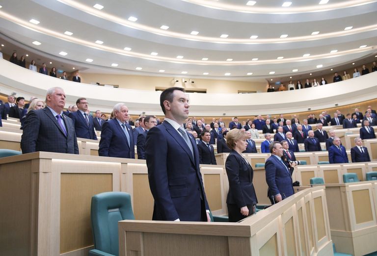 Минута молчания в память о жертвах пожара в ТЦ Зимняя вишня в Кемерово перед началом заседания Совета Федерации РФ Минута молчания в память о жертвах пожара в ТЦ Зимняя вишня в Кемерово перед началом заседания Совета Федерации РФ