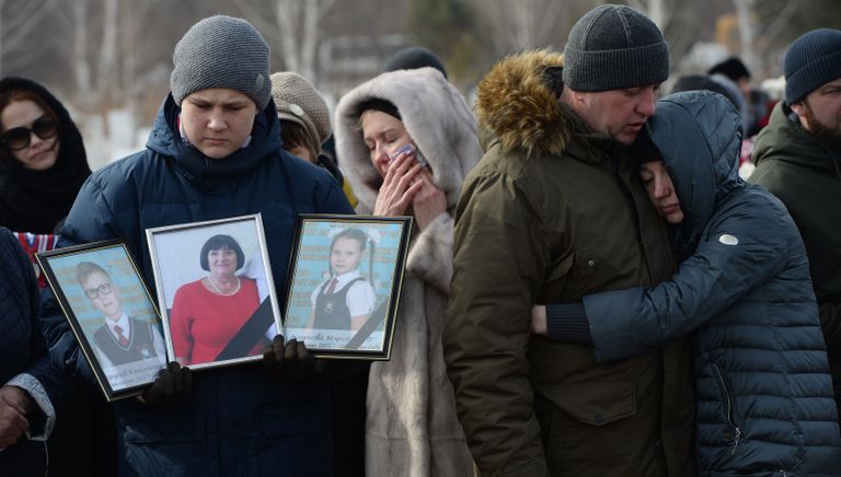 Похороны погибших при пожаре в торговом центре Зимняя вишня в Кемерове Похороны погибших при пожаре в торговом центре Зимняя вишня в Кемерове