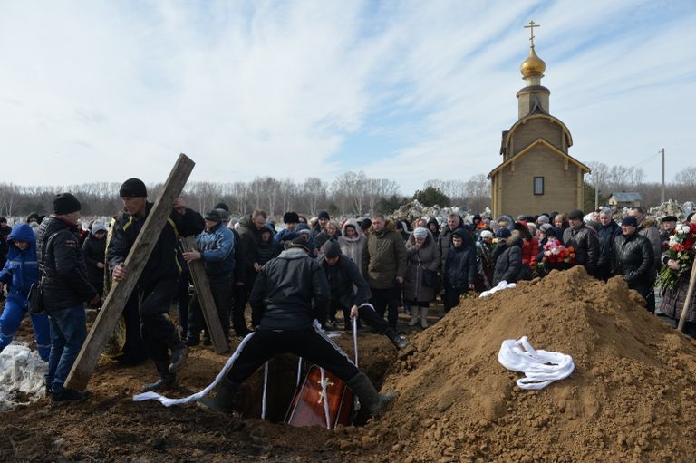 Похороны погибших при пожаре в торговом центре Зимняя вишня в Кемерове Похороны погибших при пожаре в торговом центре Зимняя вишня в Кемерове