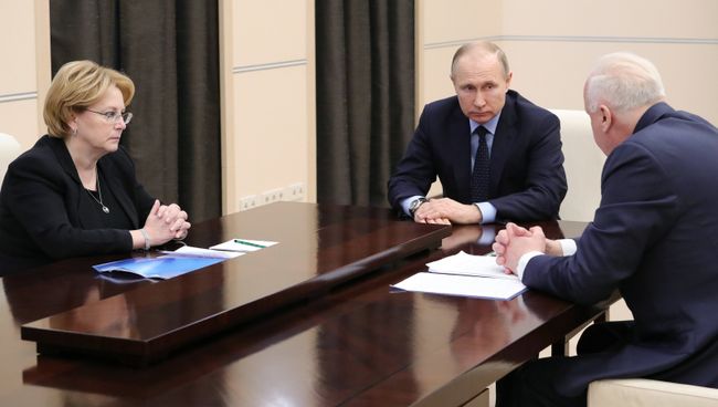 Президент РФ Владимир Путин во время встречи с министром здравоохранения РФ Вероникой Скворцовой и председателем Следственного комитета РФ Александром Бастрыкиным. 28 марта 2018 Президент РФ Владимир Путин во время встречи с министром здравоохранения РФ Вероникой Скворцовой и председателем Следственного комитета РФ Александром Бастрыкиным. 28 марта 2018