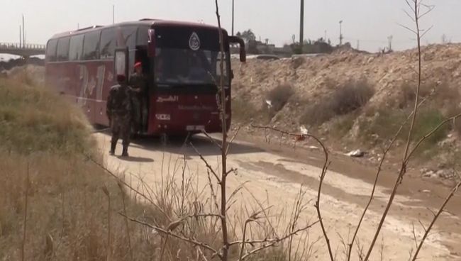 Вывод боевиков Фейлак Ар-Рахман из Арбила в Сирии по гумкоридорую РАрхивное фото
