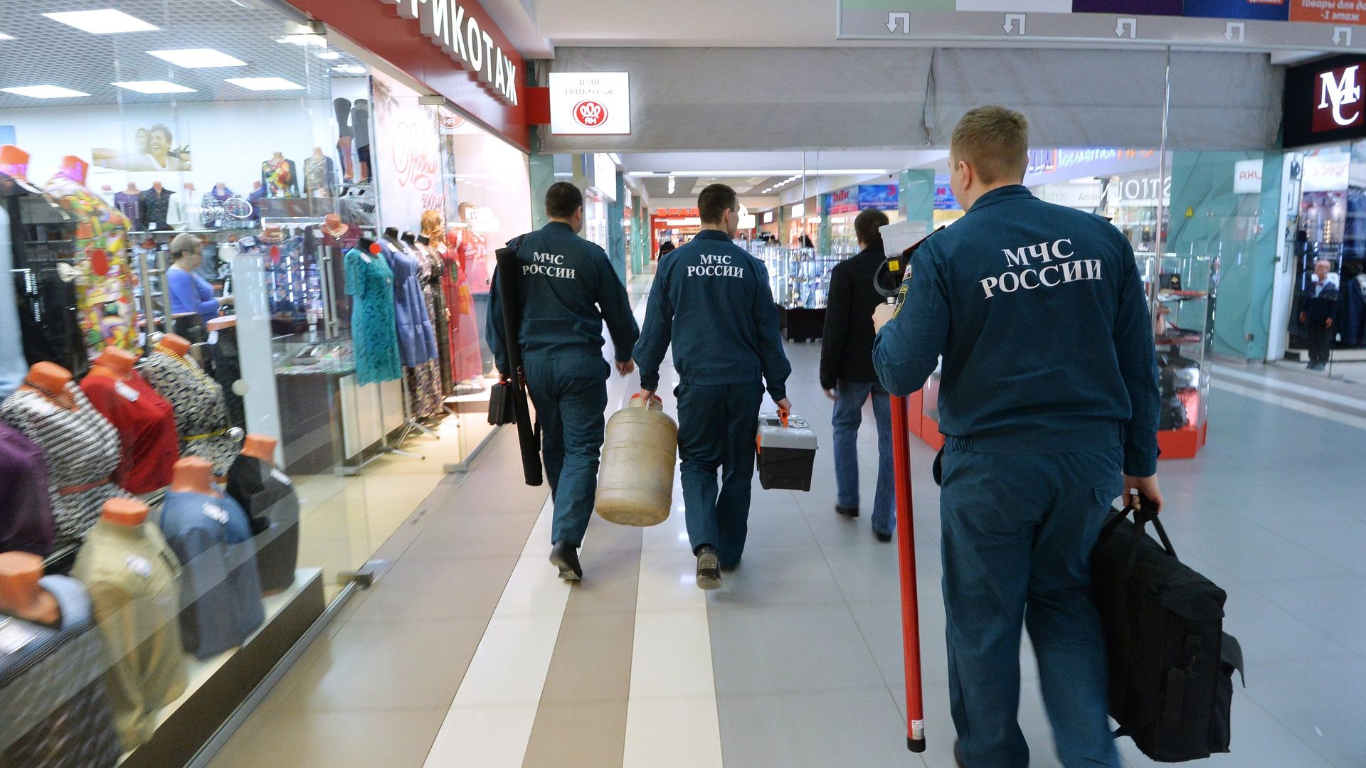 Проверка пожарной безопасности в торгово-развлекательном центре Кольцо в Челябинске Проверка пожарной безопасности в торгово-развлекательном центре Кольцо в Челябинске - РИА Новости, 1920, 15.12.2022