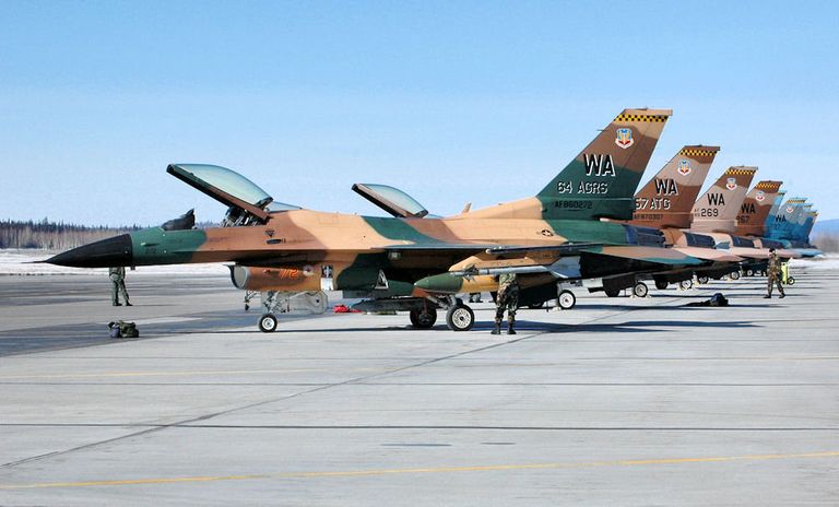 Истребители  F-16С 64-й эскадрильи агрессоров (64th Aggressor Squadron) 