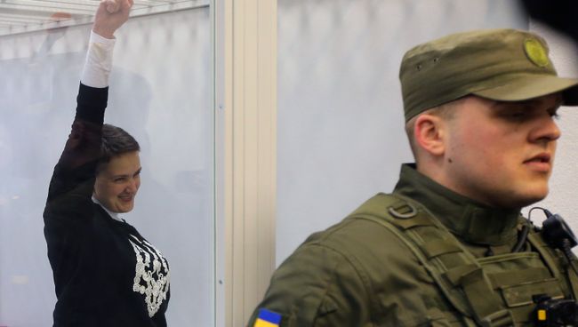 Депутат Верховной рады Украины Надежда Савченко во время заседания апелляционного суда. Архивное фото Депутат Верховной рады Украины Надежда Савченко во время заседания апелляционного суда. Архивное фото