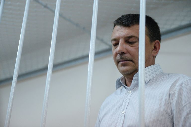 Михаил Максименко, обвиняемый в получении взятки в особо крупном размере Михаил Максименко, обвиняемый в получении взятки в особо крупном размере