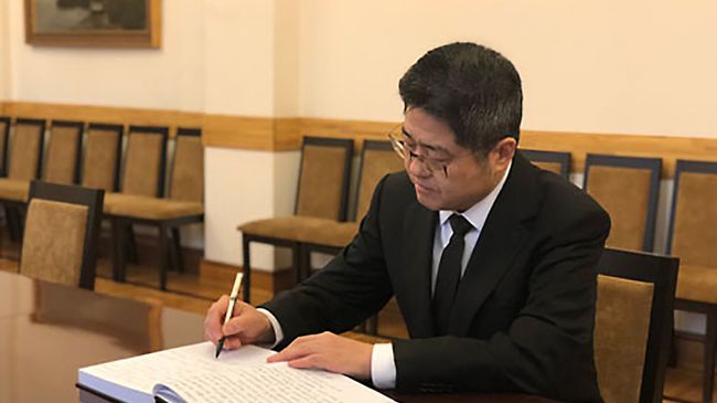 Заместитель министра иностранных дел КНР Лэ Юйчэн Заместитель министра иностранных дел КНР Лэ Юйчэн