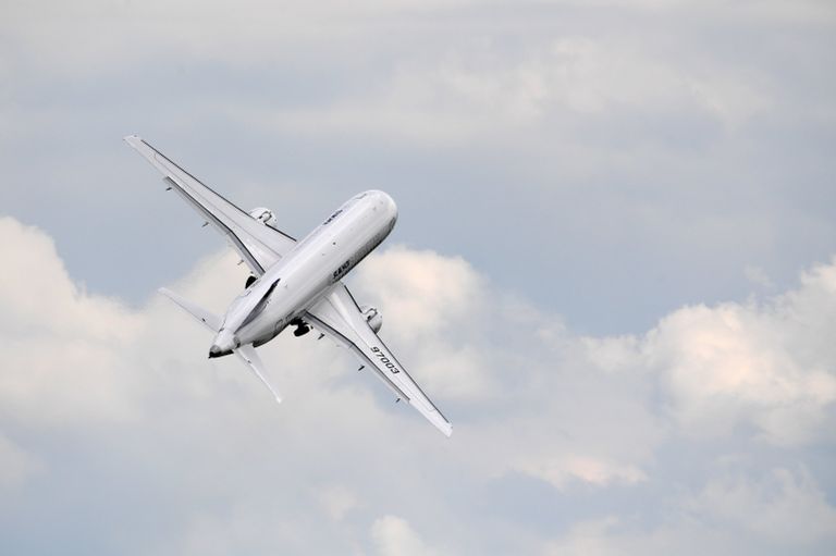 Ближнемагистральный пассажирский самолет Sukhoi Superjet 100 Ближнемагистральный пассажирский самолет Sukhoi Superjet 100